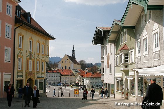 Blick aus der Fußgängerzone über die Isarbrücke